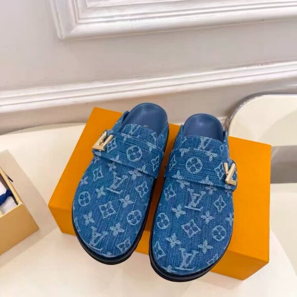 Louis Vuitton slippers - Picture 1 of 3